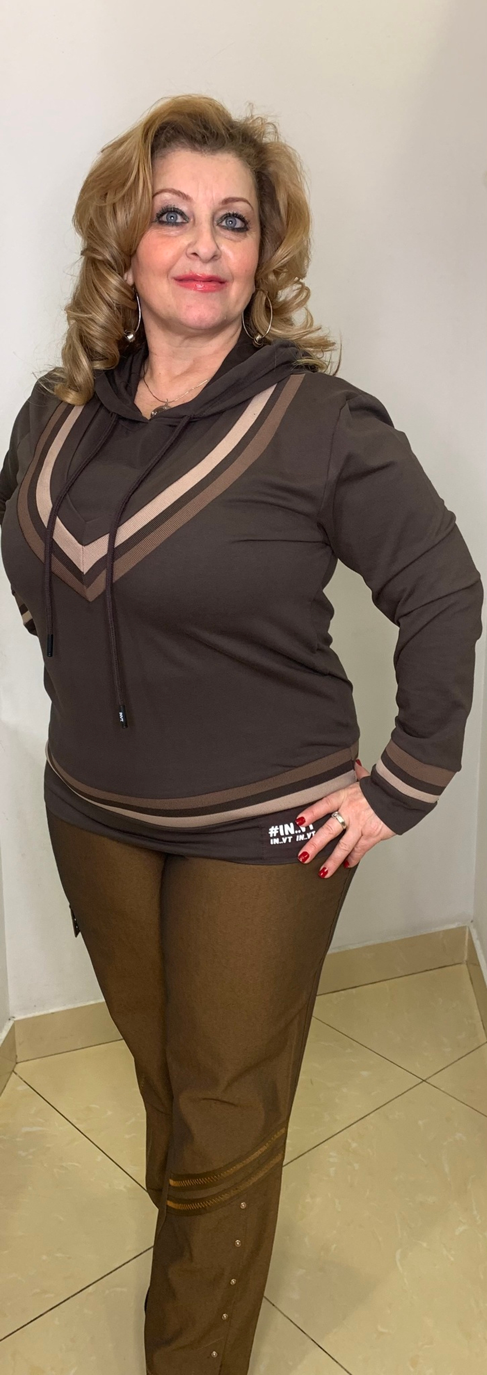 Коричневые брючки на резинке с отстрочкой