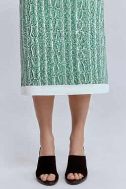 Юбка прямая из лёгкого денима с принтом «косы»