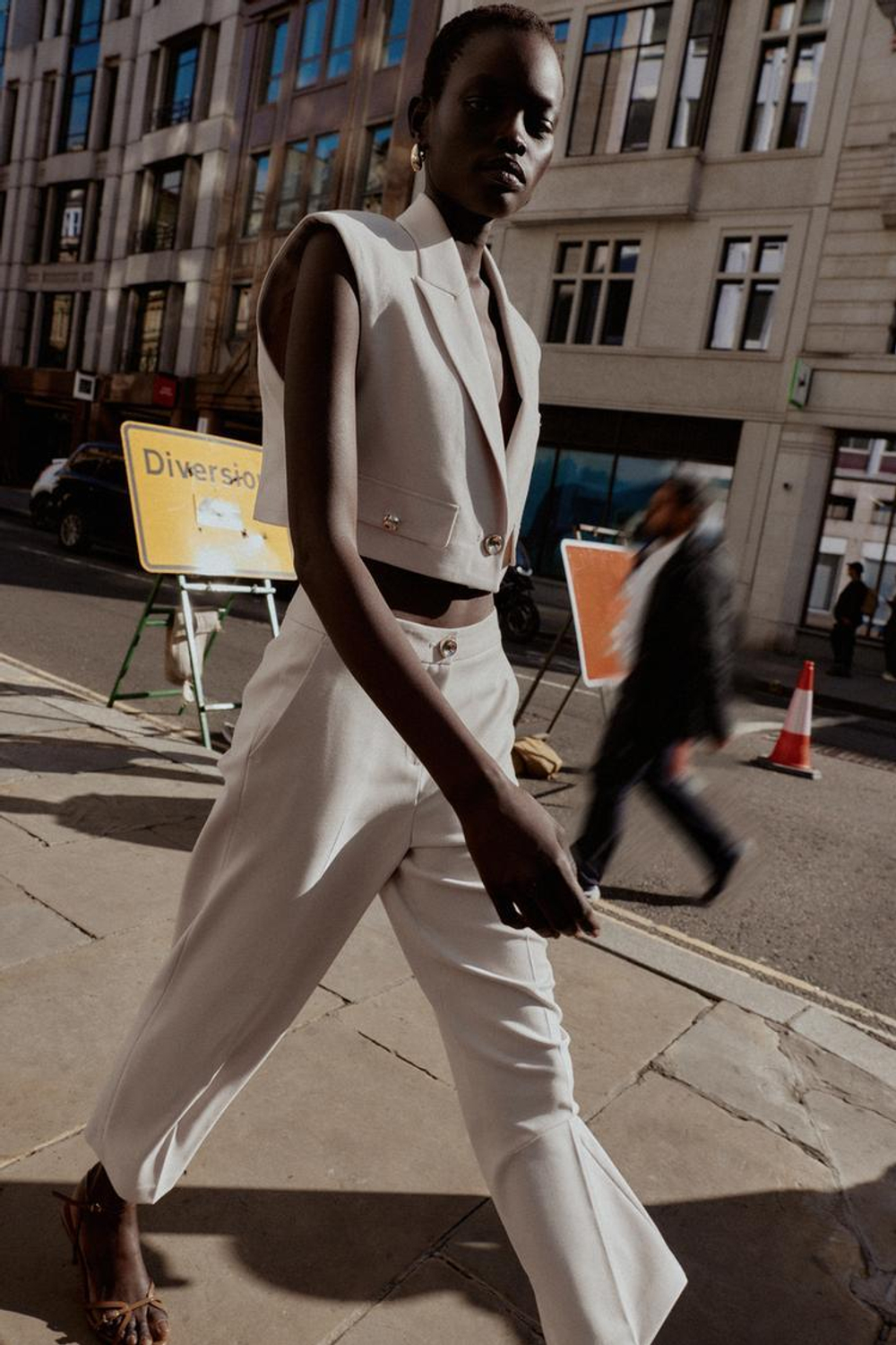 ZARA УКОРОЧЕННЫЙ ЖИЛЕТ С КЛАПАНАМИ, ПЕСОЧНЫЙ