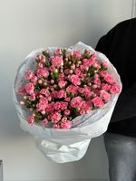 Моно букет из кустовых диантусов в розовом оттенке 51 шт