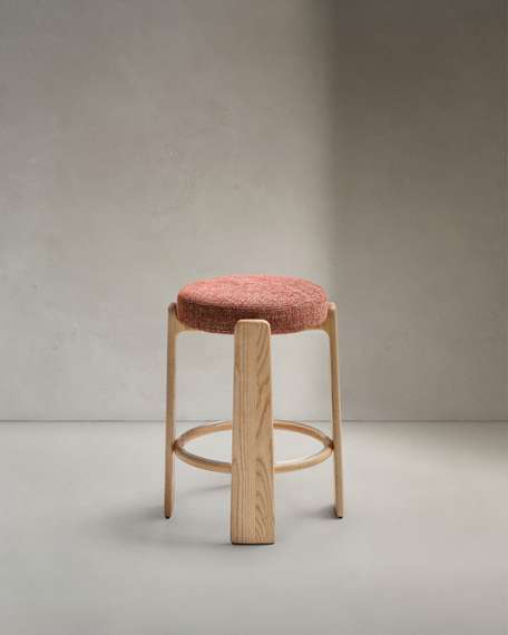 Granite Полубарный табурет из терракотового шенилла и массива ясеня в отделке орех 65 см