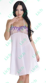 Белая сорочка с вышивкой и трусики-стринг