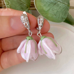 LEFIREL' Серьги серебряные женские "Рози" с цветами из муранского стекла / ювелирные украшения из родированного серебра 925