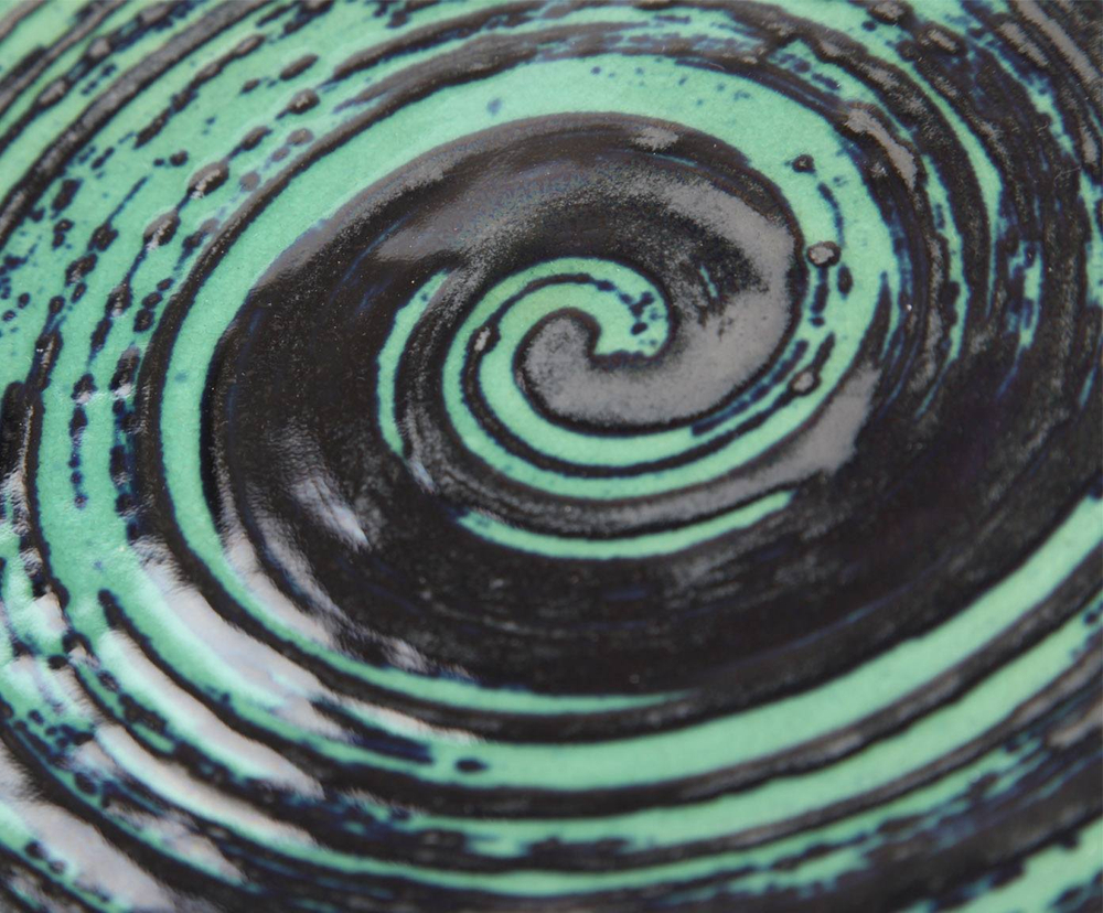 Блюдо декоративное керамическое в центр стола Maelstrom от S. Bernardo из Португалии