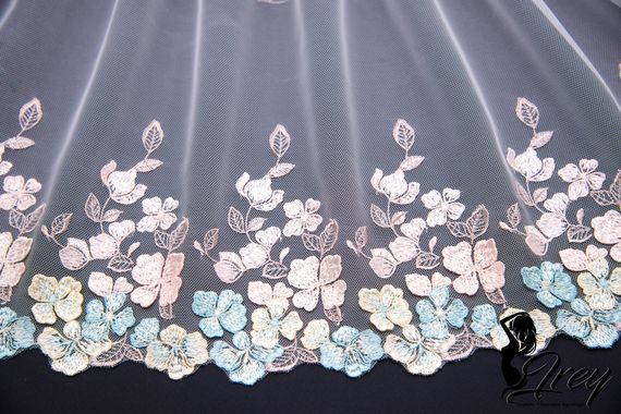 05-128 Вышивка на неэл. сетке 20 см, айвори/ментол/желтый (правая)