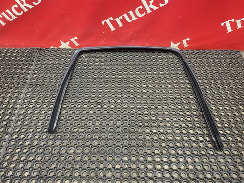 Направляющая стекла двери левой 2024г