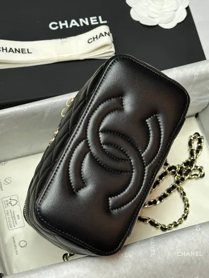 Косметичка Chanel с двойным C-логотипом