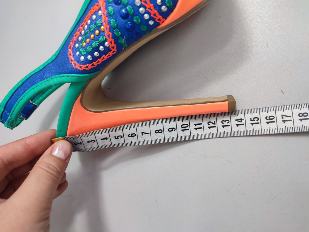 Босоножки Ronzo яркие 37 размер