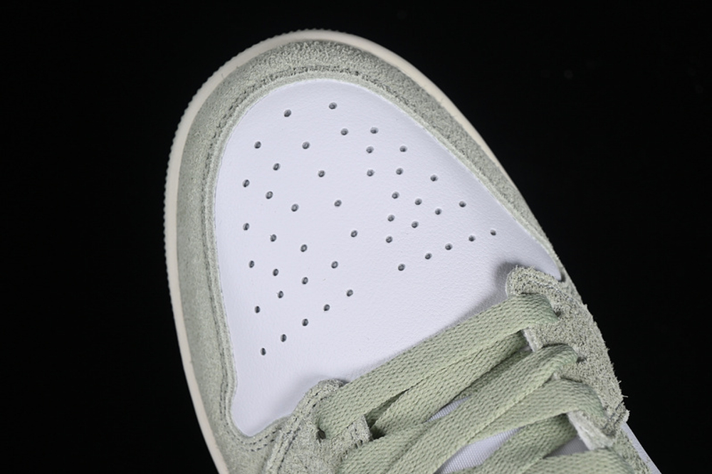 Air Jordan 1 Low "Light Green"