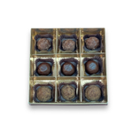 Коробка для конфет ПРЕМИУМ с большим окном 160*160*45 (9) (шоколадно-бежевая/золото)