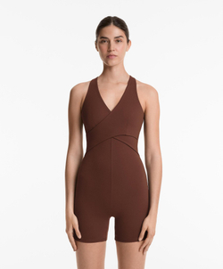 Oysho Короткий комбинезон Comfortlux с перекрестными деталями, шоколадный