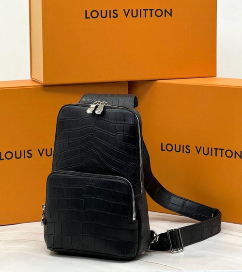 Сумка-слинг Louis Vuitton Avenue из кожи крокодила