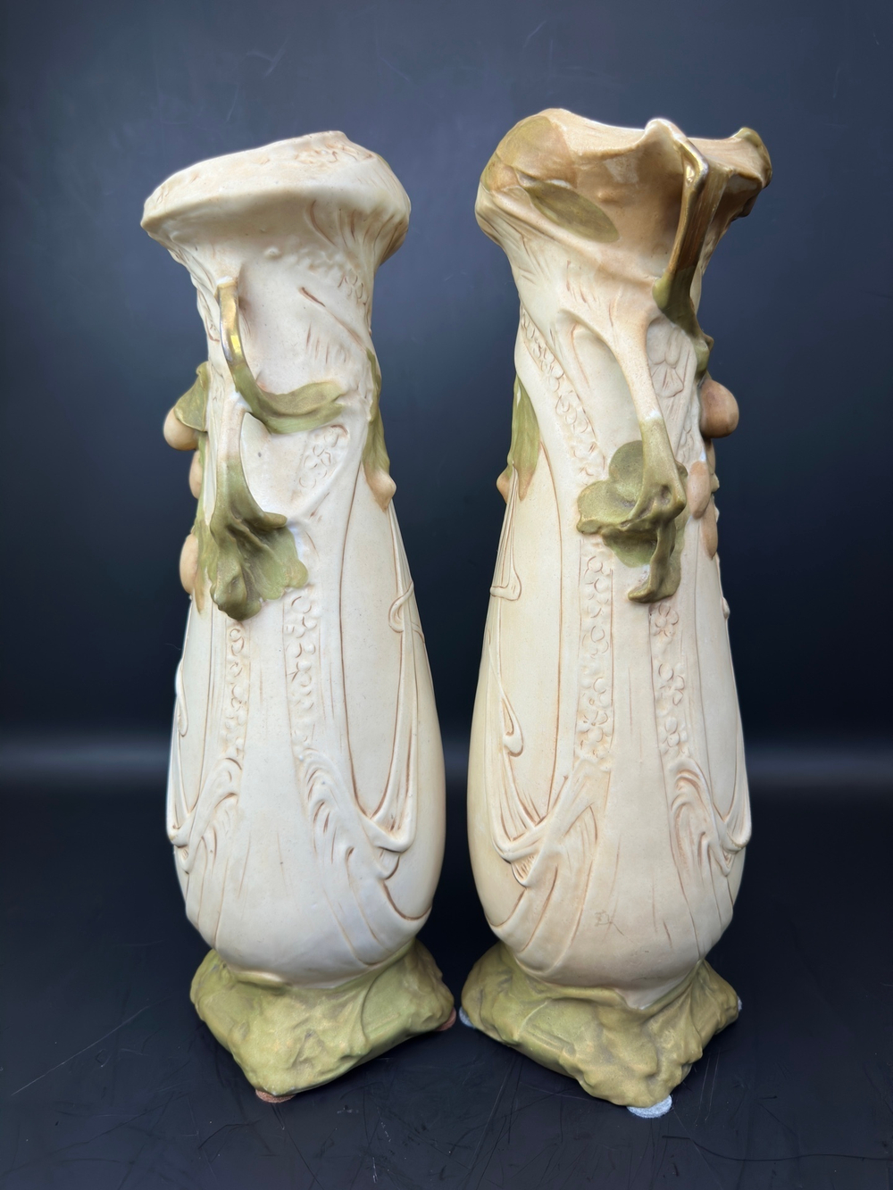 Парные вазы в стиле Модерн