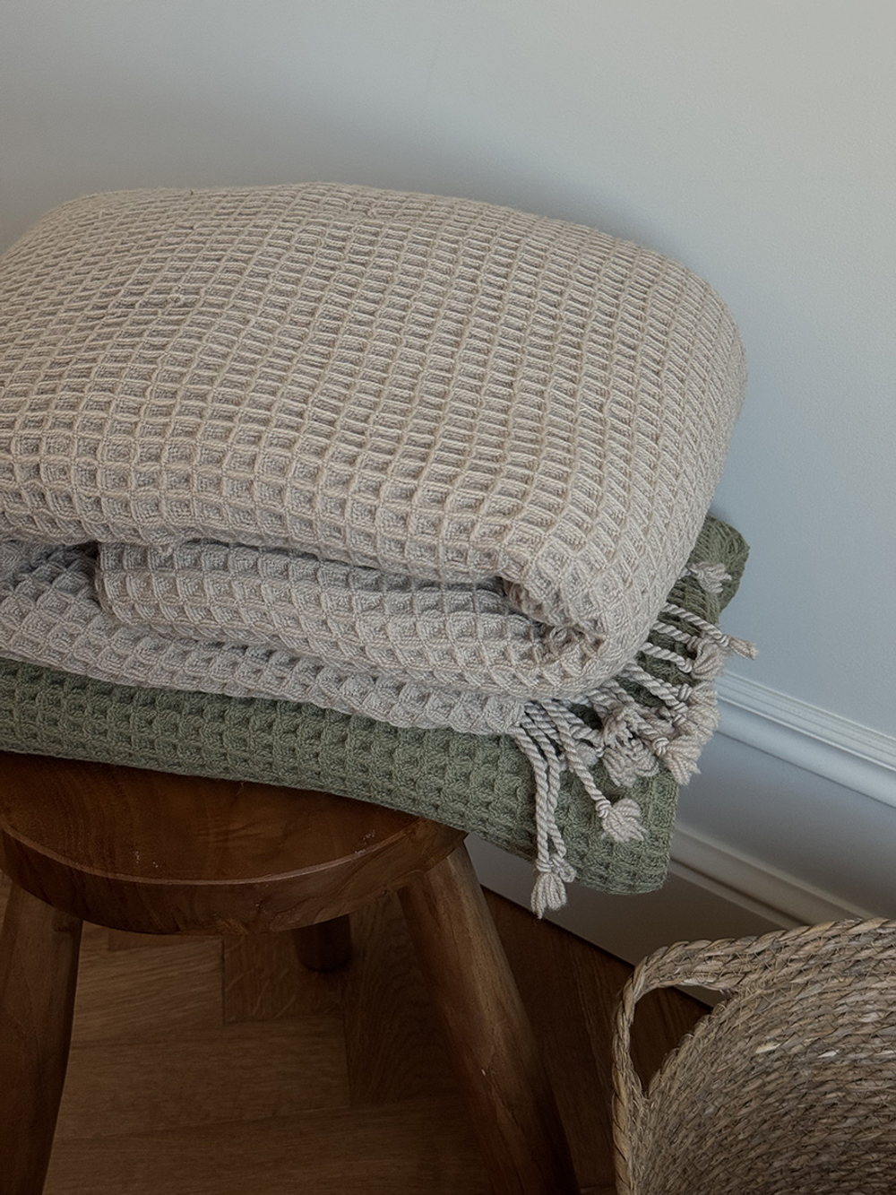 Плед из шерсти бежево-серого цвета из коллекции essential, 130х180 см