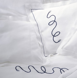 Наволочка для валика 15х40 Christian Fischbacher Luxury Nights Wave 569 золотая вышивка Швейцария детали