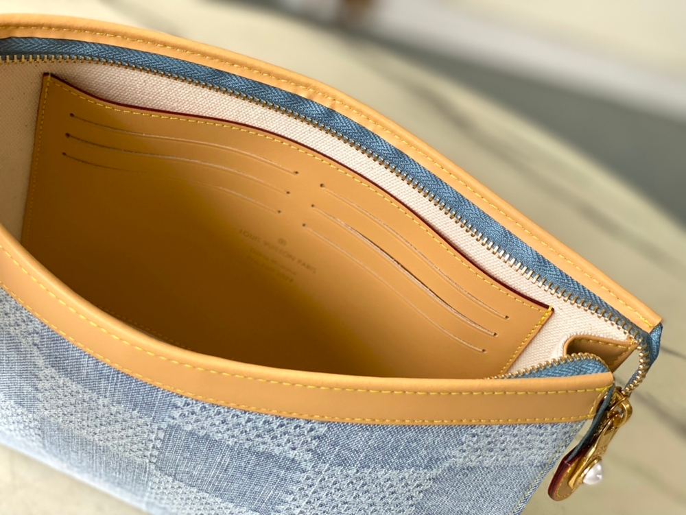 Louis Vuitton Pochette Voyage MM