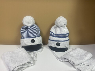 Комплект шапка зимняя на флисе с шарфом серая в синюю полоску, размер 3-5 лет