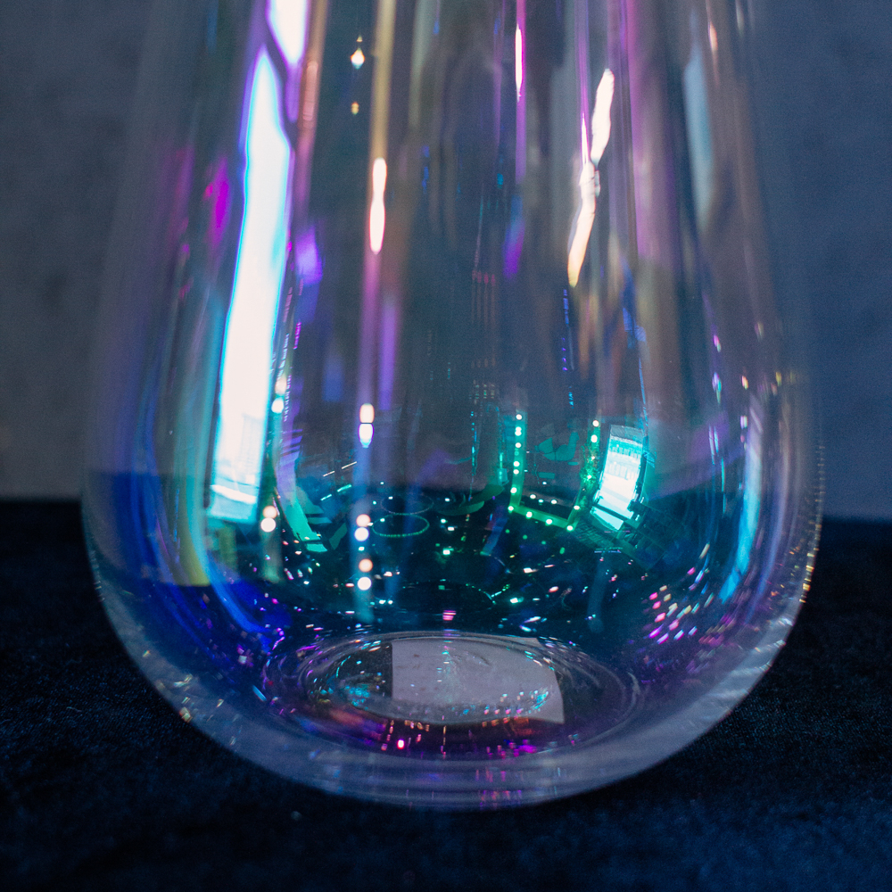 9. Прозрачная стеклянная ваза в форме капли