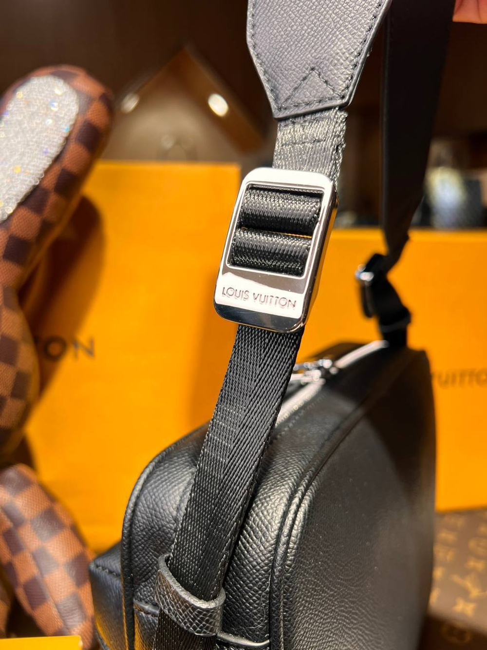 Сумка-мессенджер Louis Vuitton
