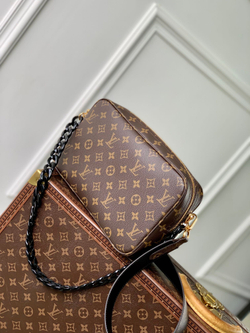 Louis Vuitton Trousse Toilette 28 Clutch