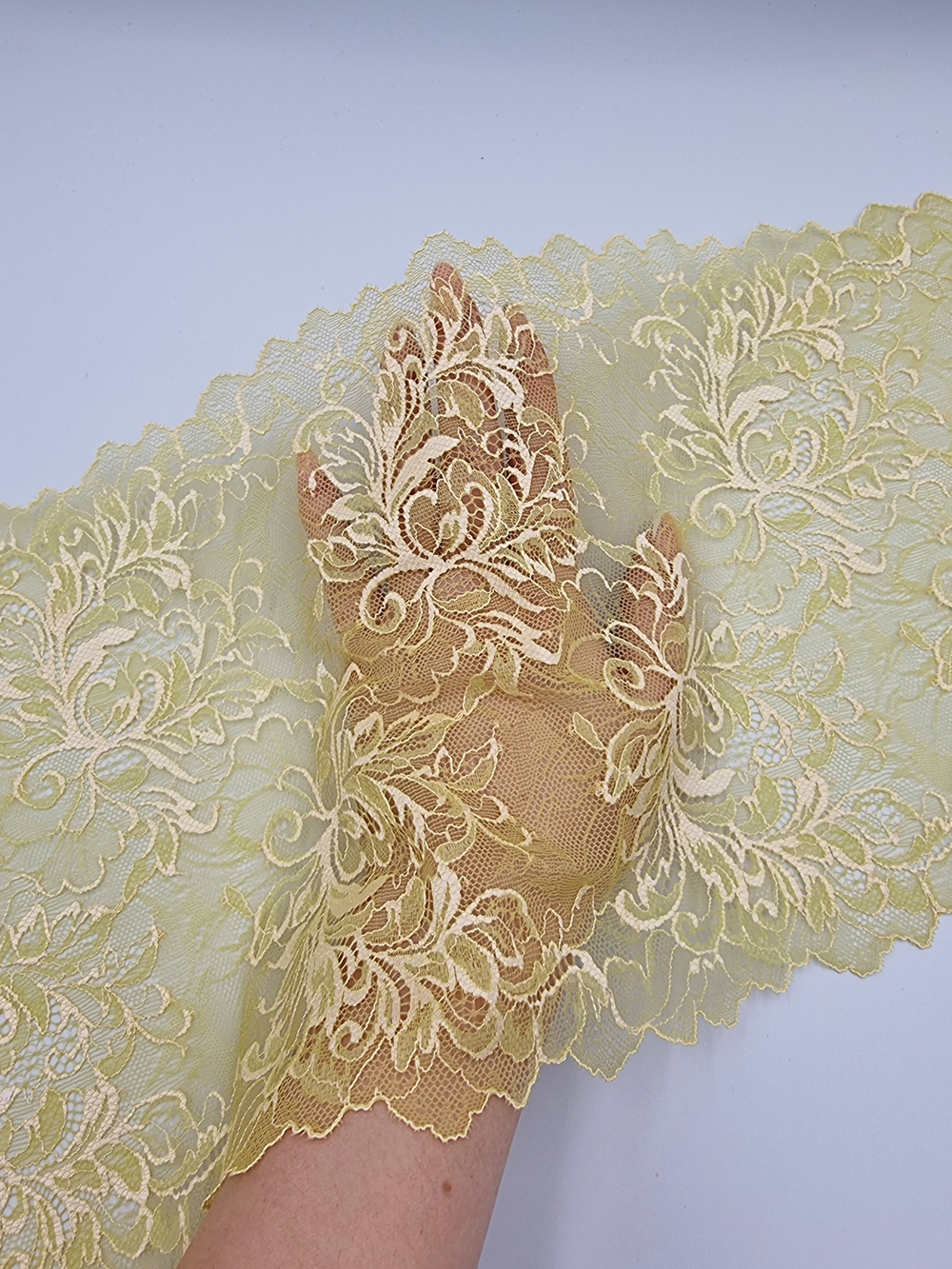 Кружево эластичное ярко-зеленое КС179 (22,5см)