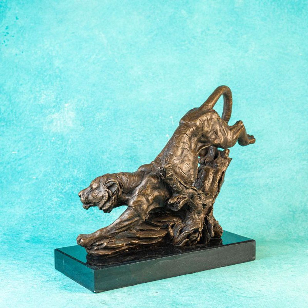 Кабинетная скульптура «Тигр на охоте»