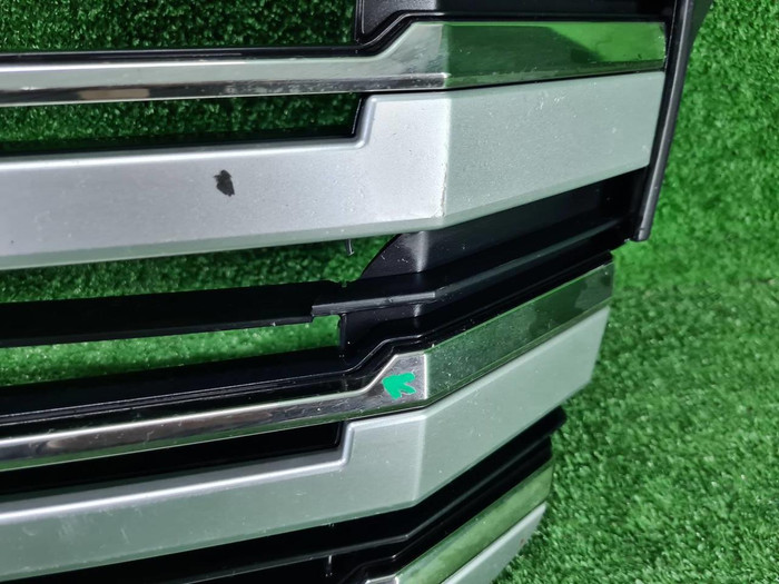 Решетка радиатора Toyota Land Cruiser 300 2021-нв