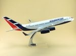 Модель самолета Ил-96-300 (М1:100, CUBANА)