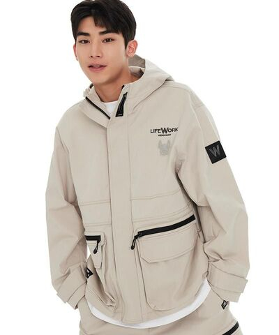 Куртка с капюшоном и карманами