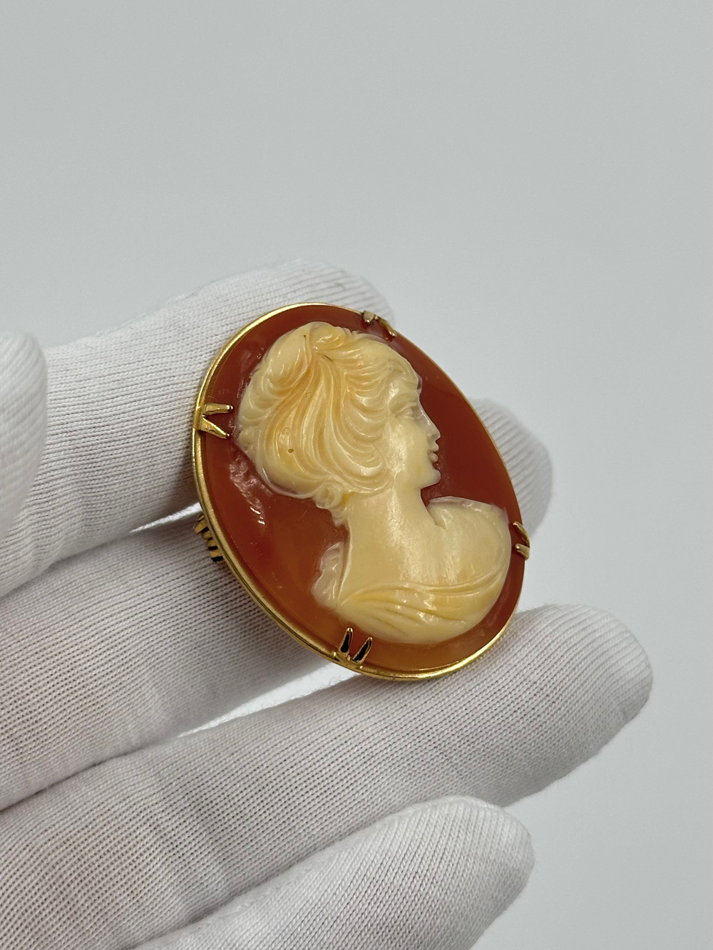 Брошь Камея