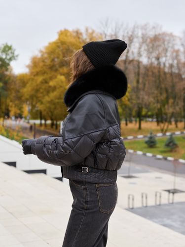 Комбинированный черный пуховик с мехом