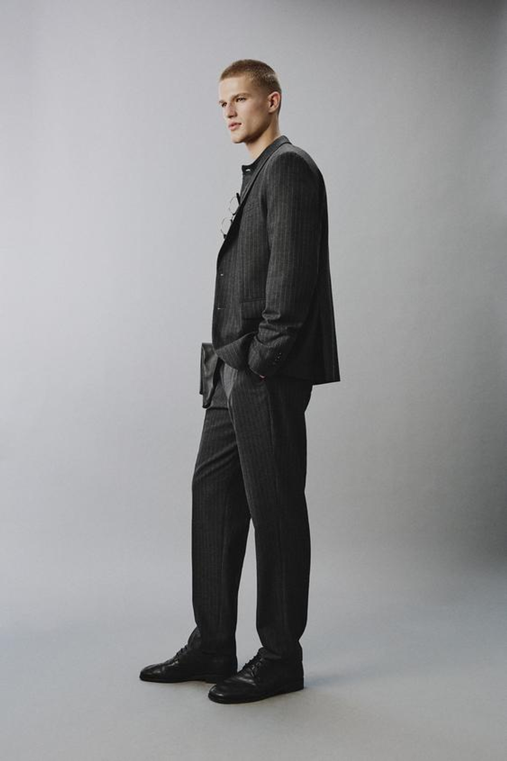 ZARA КОСТЮМНЫЕ БРЮКИ В ТОНКУЮ ПОЛОСКУ, АНТРАЦИТОВО-СЕРЫЙ