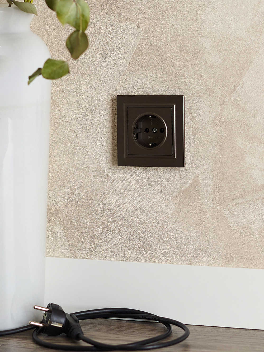 BRITE Рамка 1-местная IP44 РУ-1-БрТБ-44 темная бронза IEK