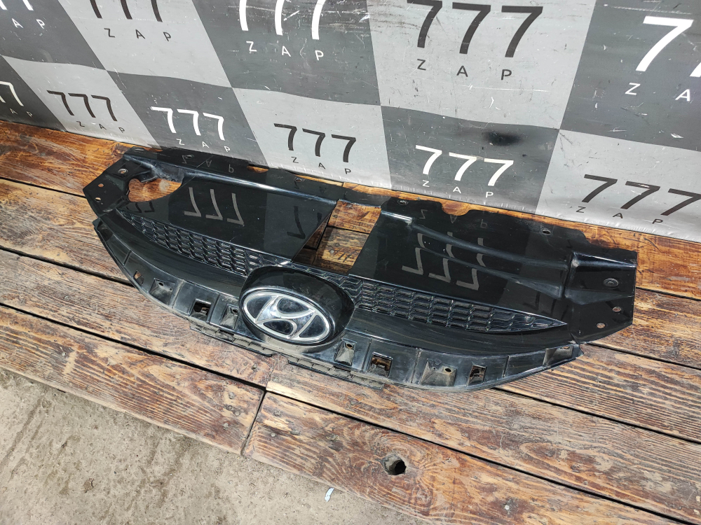 Решетка радиатора Hyundai ix35 (LM) 10-15 Б/У Оригинал 863512Y000