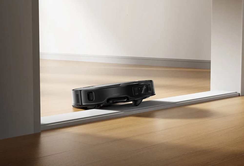 Робот-пылесос Roborock Saros Z70 (R50)  (черный)