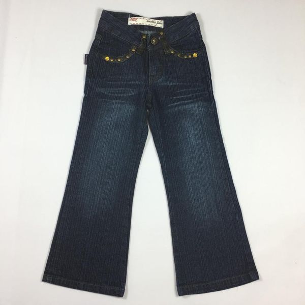 Женские и мужские джинсы клеш в магазине «Ожур»: особенности, виды, с чем носить