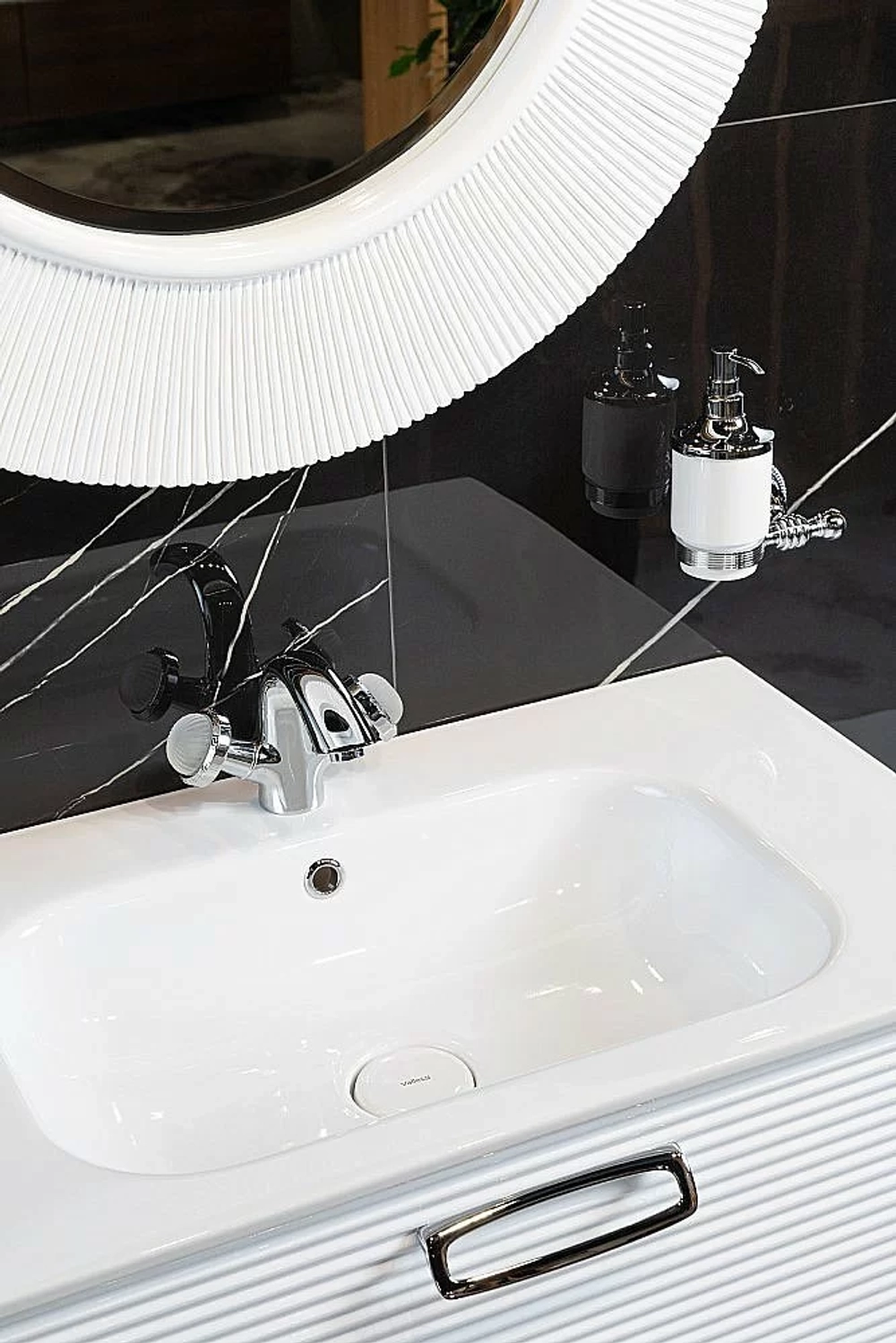 Зеркало Armadi Art SHINE 528-W light 82 белое