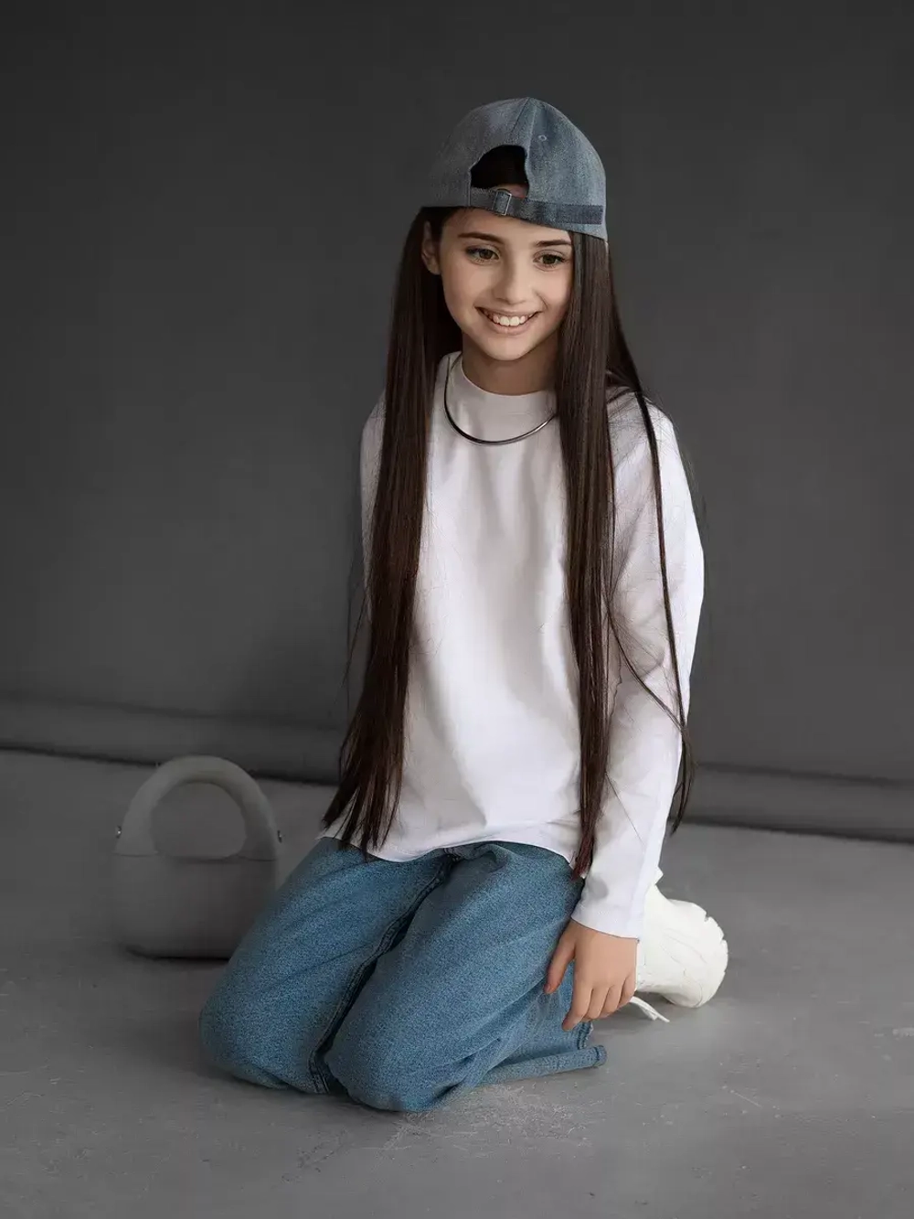 Лонгслив для девочки белый оверсайз