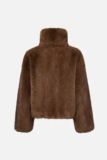 Укороченная шуба из экомеха