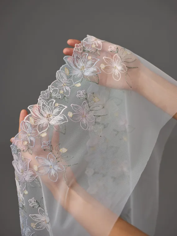 05-162 Вышивка на неэл. сетке 22 см, айвори/зеленый/розовый/желтый/голубой (правая)