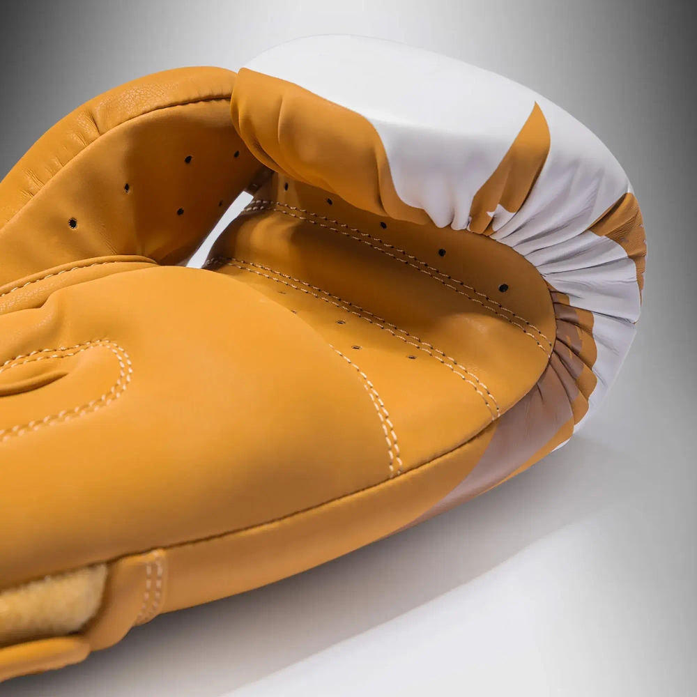 Боксёрские перчатки Venum Hurricane Boxing havana/white