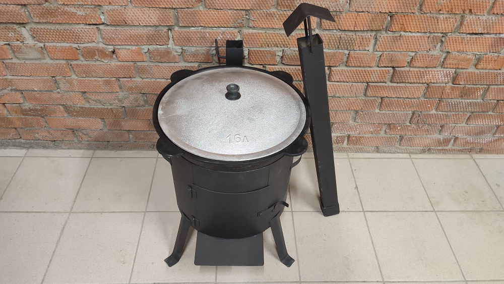 Печь для казана объемом 16 литров с дымоходом.