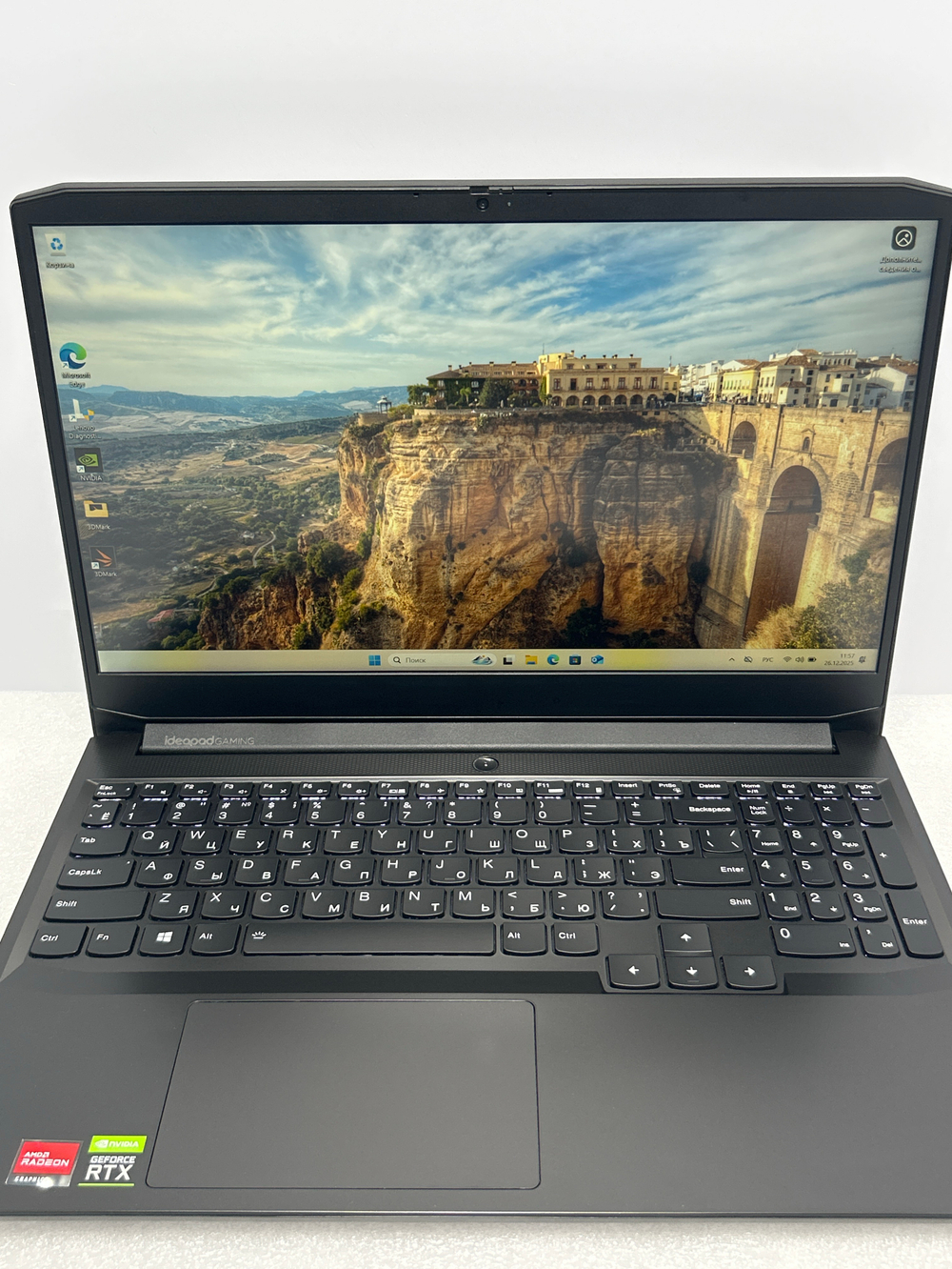 Ноутбук Lenovo IdeaPad Gaming 3 15ACH6 (82K201SFRM) 15.6"/AMD Ryzen 7 5800H/RAM 16 GB/SSD 512 GB/GeForce RTX 3050/1920x1080/IPS/DOS/Подсветка кл-ры: LED/Черный. Состояние: Уценка/небольшой след. на матрице от клавиатуры