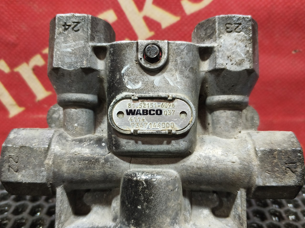 Кран 4-х контурный