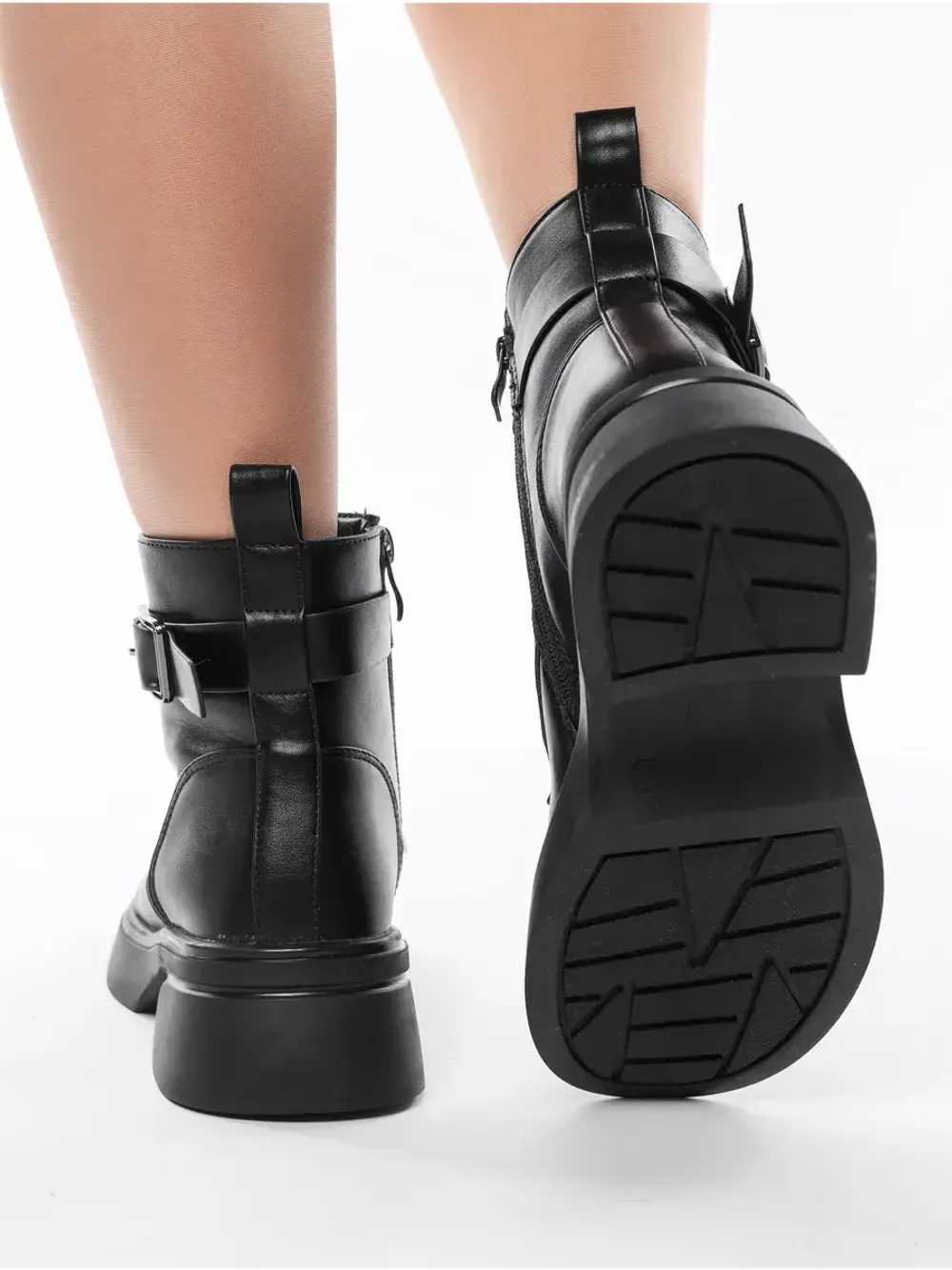 Зимние ботинки на высокой платформе