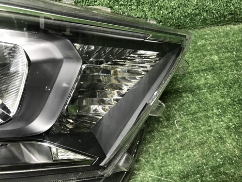 Битая Фара правая Toyota RAV4 5 XA50 (18-нв) LED