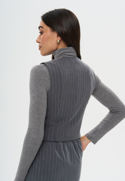 Жилет приталенный