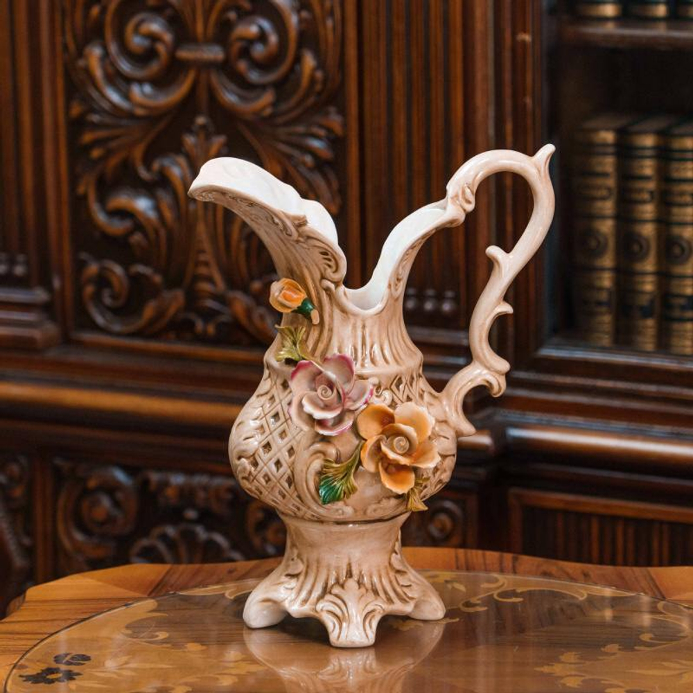 Декоративный фарфоровый кувшин в стиле Capodimonte