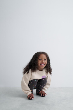 ZARA КОМПЛЕКТ ИЗ ТОЛСТОВКИ И ЛЕГГИНСОВ С ПРИНТОМ, ТЕМНО-БЕЖЕВЫЙ