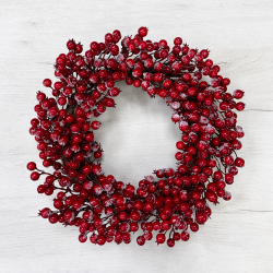 Венок из красных ягод 45см ChristmasDeLuxe заснеженный